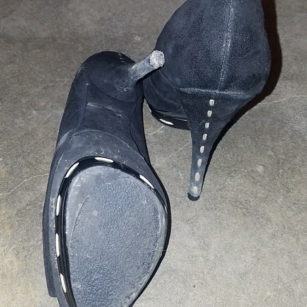 Shoes - Picture 3 of 4